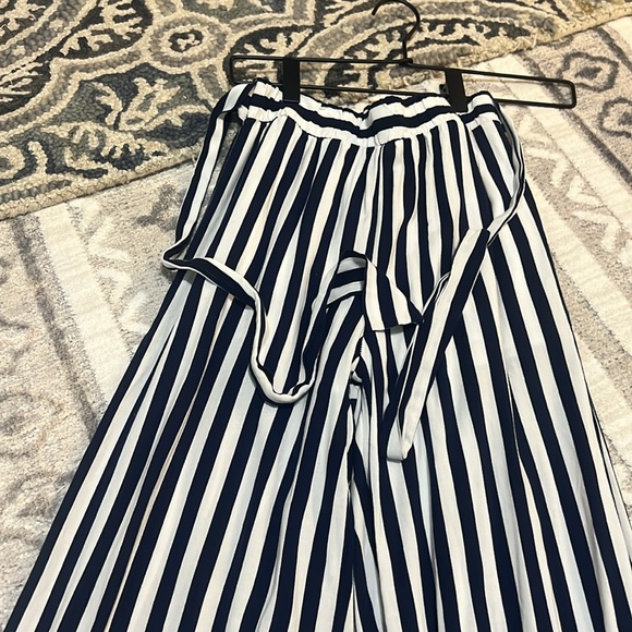 Wide leg pants size S❤️❤️❤️ - Picture 2 of 3